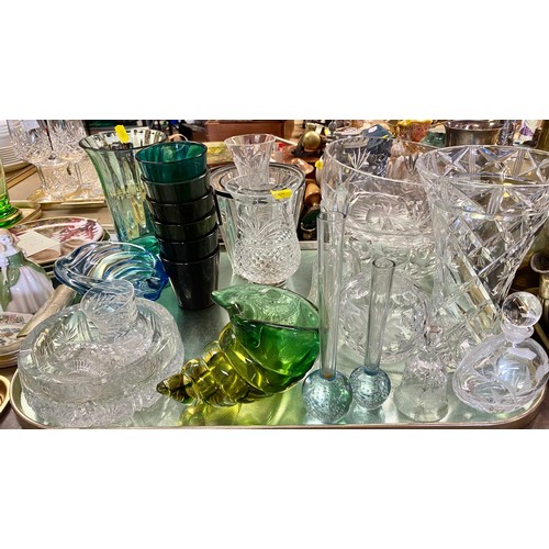 327 - Collection of glassware to include fruit bowl, vases etc