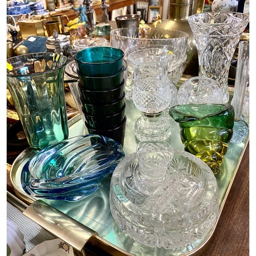 327 - Collection of glassware to include fruit bowl, vases etc