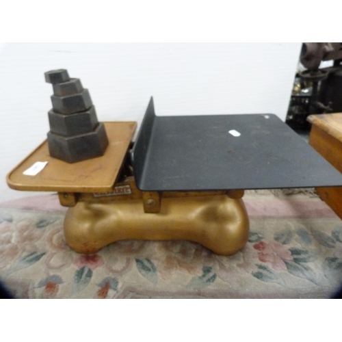 341 - Large set of scales and weights.