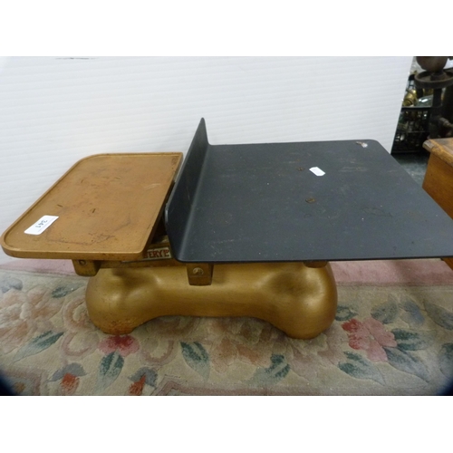 341 - Large set of scales and weights.