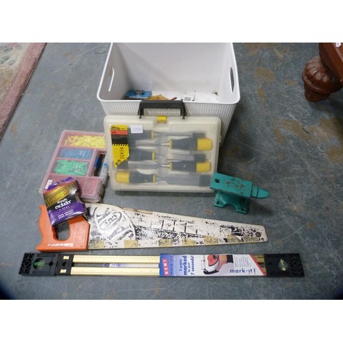 339A - Hand saw, spirit level, anvil, set of chisels, oil can, plugs, plane, etc.