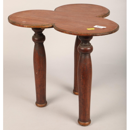 527 - Three legged club shaped occasional table 38cm h