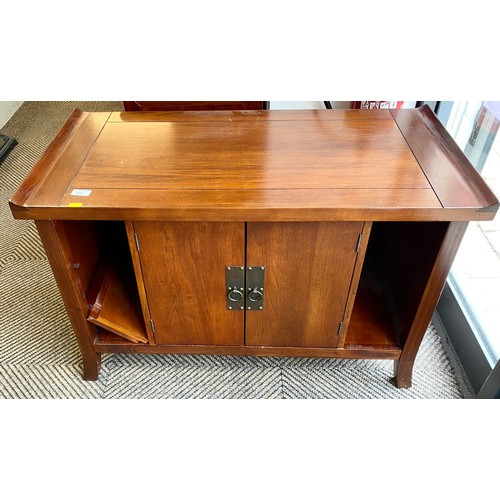 535 - Oriental style hardwood TV stand 95 x 59 x 49 cm