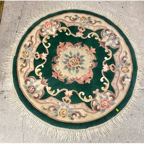 627 - Green ground floral pattern circular tasselled rug 120cm d