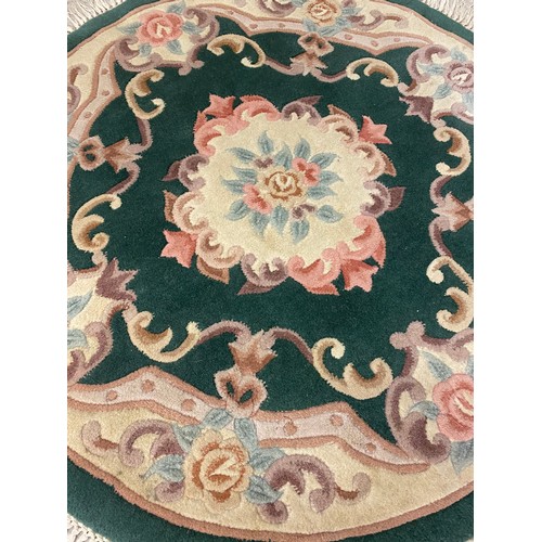 627 - Green ground floral pattern circular tasselled rug 120cm d