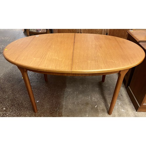 576 - Mid century extendable teak table 