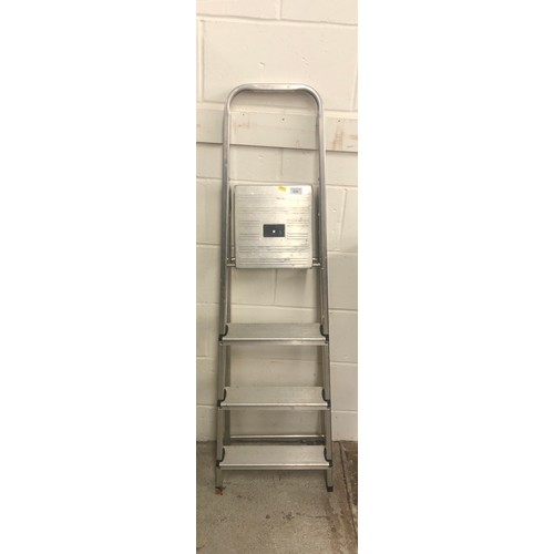 634 - Aluminum step ladders