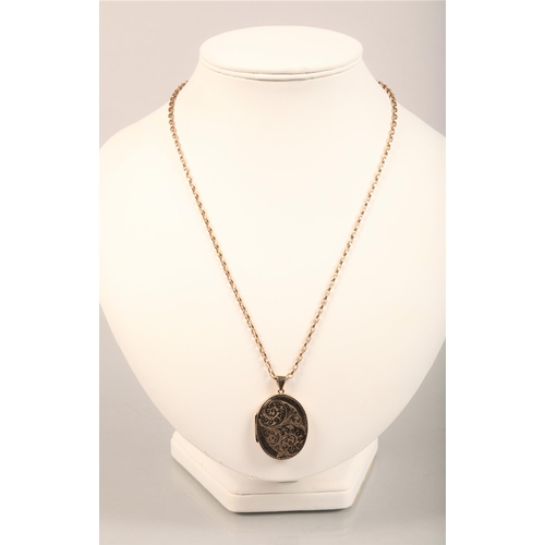 161 - Fine 9ct gold chain with a gold plated locket, chain weight 4g