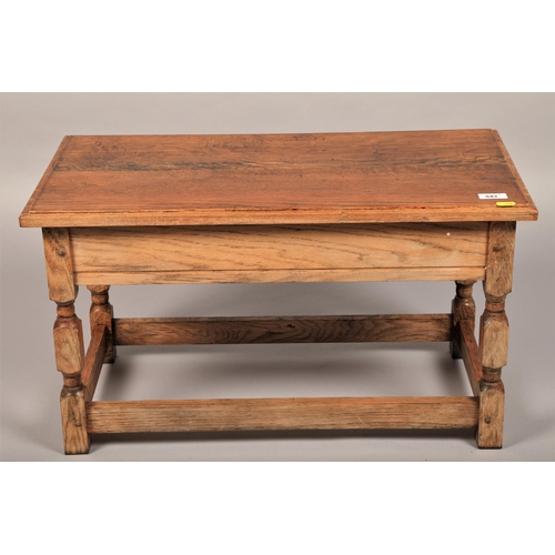 543 - Oak occasional table 70 x 30 x 48 cm