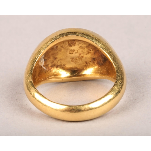 80A - 22K gold signet ring , 11 grams