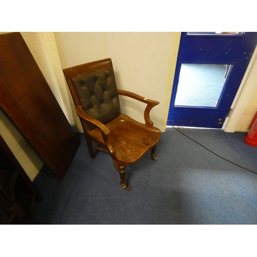 395 - Edwardian oak and elm gentleman`s study chair, the show-wood frame with button leather back panel ab... 