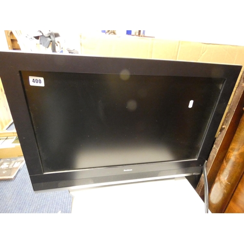 472 - Small flat screen Goodmans TV with remote.