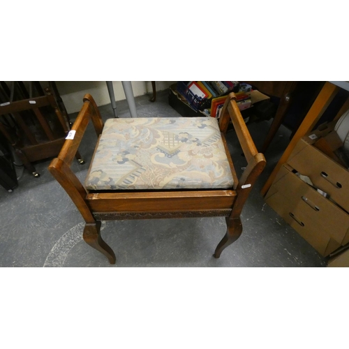 474 - Vintage piano stool with hinged seat.