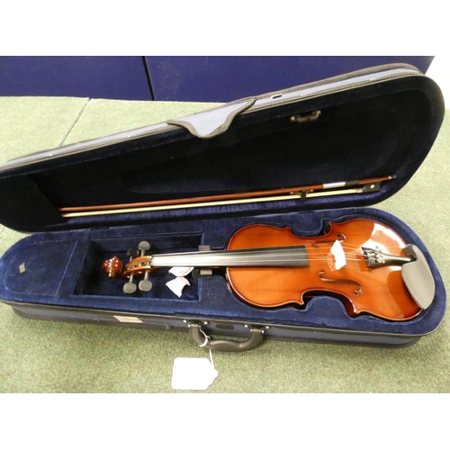 70 - Modern 4/4 size violin unattributed. Spruce top and two piece maple back. Complete with case and bow... 