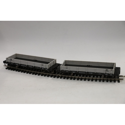 3 - Train G gauge model railways, a 757-5805 double flatbed bogie wagon pack 99-03-95, and 757-5806 Mobi... 