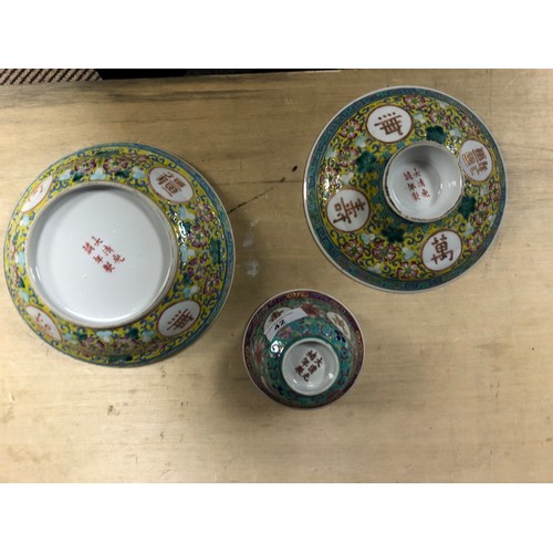 42 - Three oriental dishes, two famille jeune, one rose and turquoise (3)