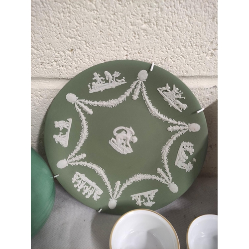 84 - Wedgwood green jasper ware plate, Spode calendar plate 20cm, Royal Worcester ramekins etc.