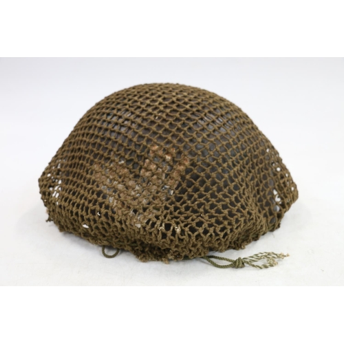 775 - Post WWII paratroopers para airborne helmet, having black liner, canvas chin strap and net cover.