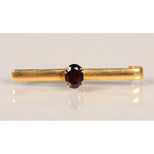 126 - Ladies 18 ct yellow god Garnet set bar brooch5.8 grams