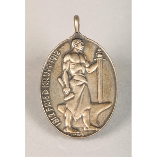 132 - Silver 100th anniversary Fried Krupp 1812-1912 medallion pendant in presentation box, 36g