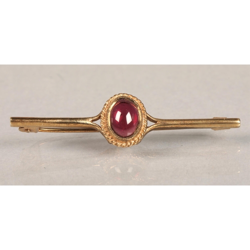 135 - 9ct gold Garnet set bar brooch