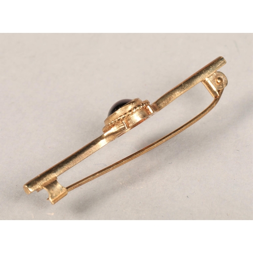 135 - 9ct gold Garnet set bar brooch