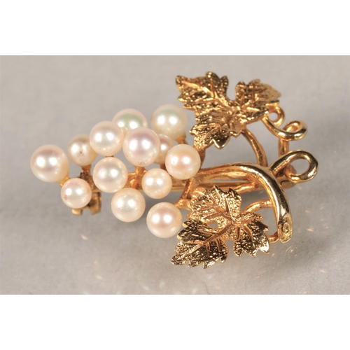 139 - 9ct gold seed pearl set brooch