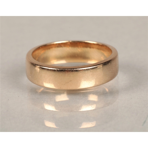 140 - 18ct gold band 5.7g size L