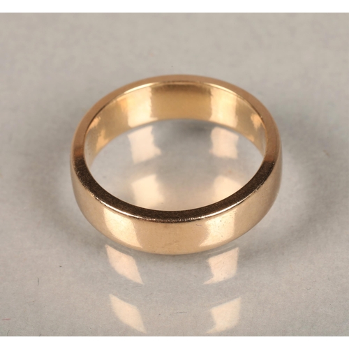 140 - 18ct gold band 5.7g size L