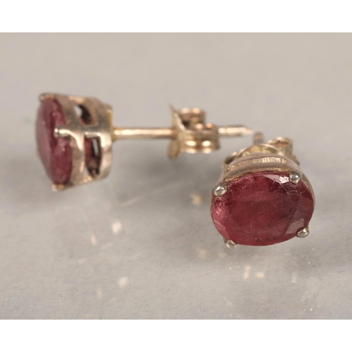 161 - Red gem earrings in white metal (2)