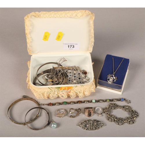 173 - Assortment silver jewellery