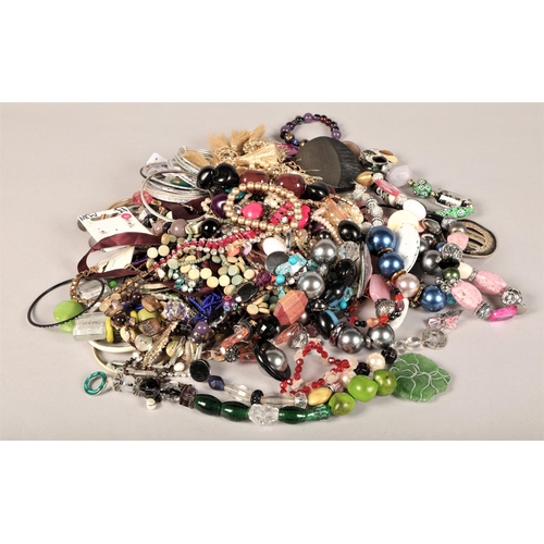 175 - Tub assorted costume jewellery