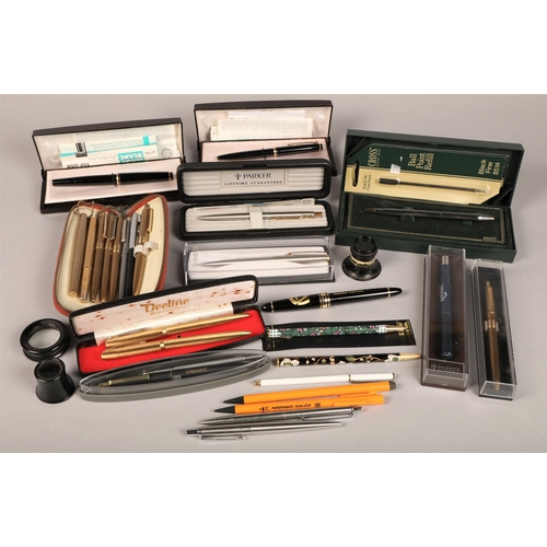 182 - Assortment pens