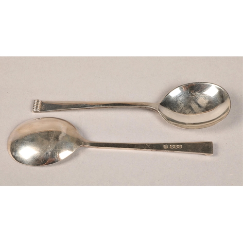 192 - Cased set of two silver spoons hallmarked Sheffield 1964