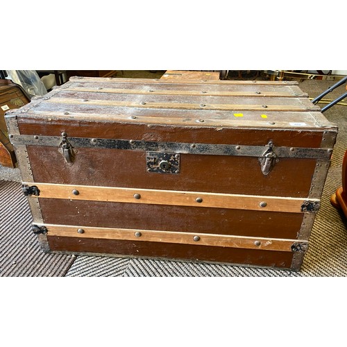 468 - Travel trunk with modifications