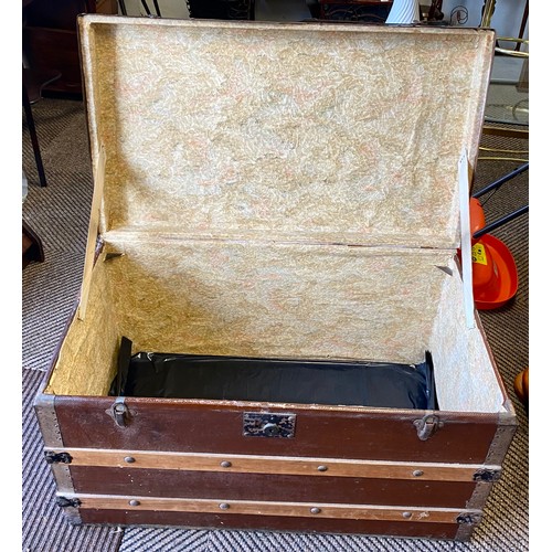 468 - Travel trunk with modifications