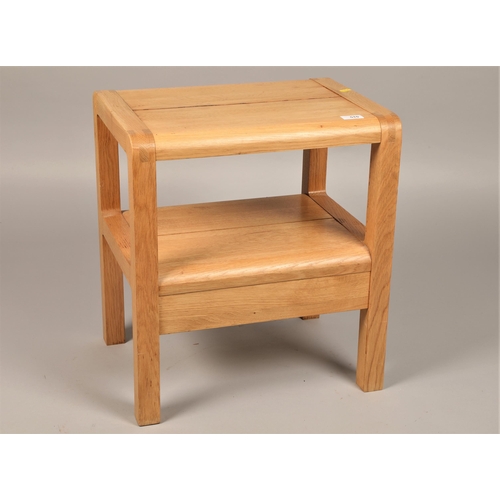 515 - Contemporary side table with shelf