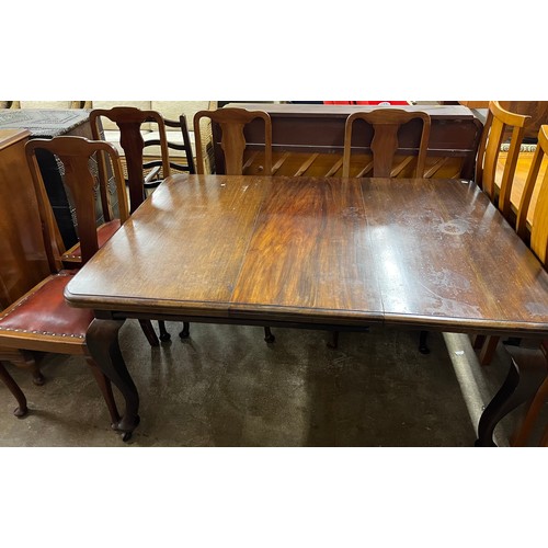 600 - Extending Mahogany dining table with 6 high back dining chairs