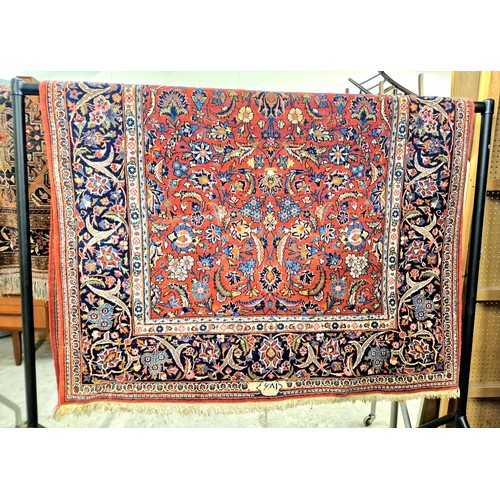 625 - Persian style rug approx. 133cm x 200cm