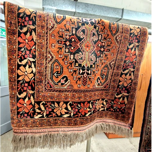 624 - Persian style rug approx 100cm x 150cm