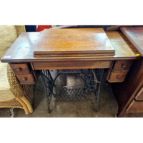 607 - Antique oak flip top Singer sewing machine table