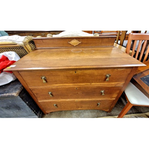 592 - Three drawer chest