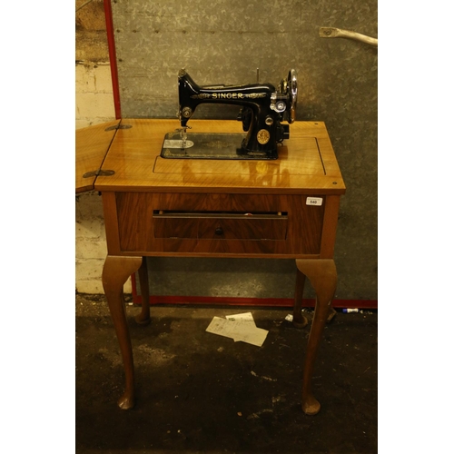 779 - Singer sewing machine in table, 80 x 61 x 44cm.