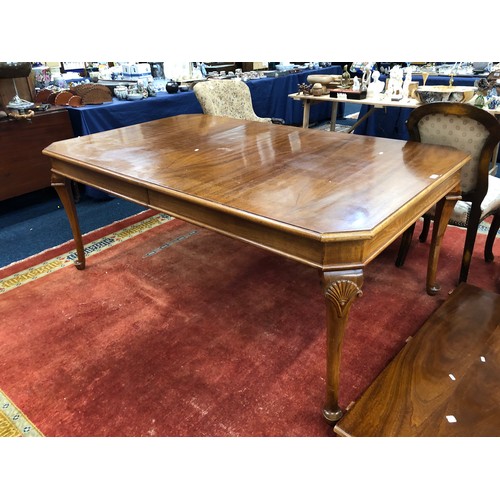 750A - Georgian inspired extending dining table, raised on cabriole supports with shell carved knees, one a... 