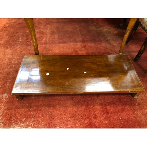 750A - Georgian inspired extending dining table, raised on cabriole supports with shell carved knees, one a... 