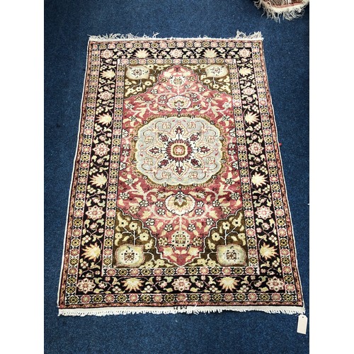 845 - North west Persian rug with floral medallion and flower heads to borders, 173 x 122cm