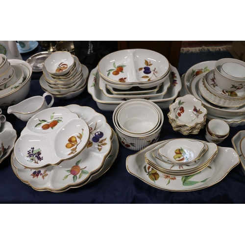 52 - Large Royal Worcester Evesham pattern dinner service to include dinner plates, 24cm diameter, servin... 