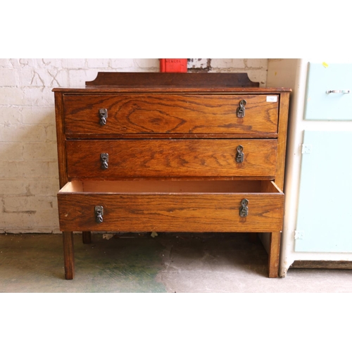 752 - Oak chest of drawers on straight supports, 83cm.