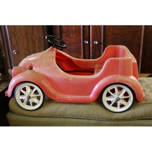 813 - Vintage child's pedal car, 34cm.