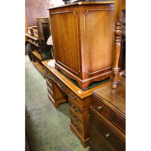 822 - Yew wood pedestal desk, 74 x 120 x 60cm, and matching file drawers.